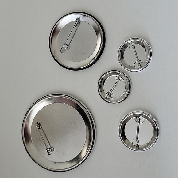 EUC Bundle of 5 Disney parks buttons °○° - Picture 8 of 8